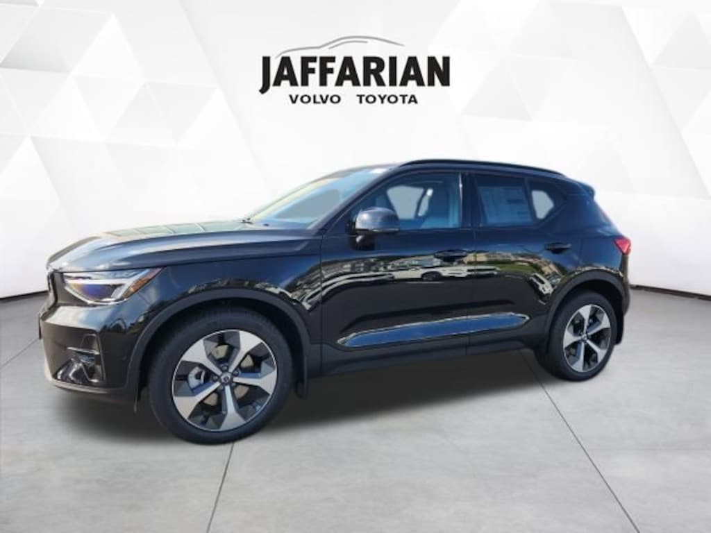 New 2026 Volvo XC40 B5 Plus SUV