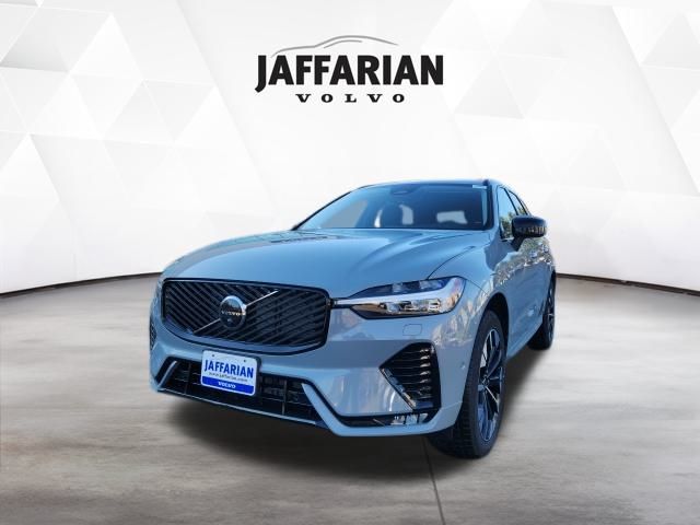 2026 Volvo XC60 Plus's photo