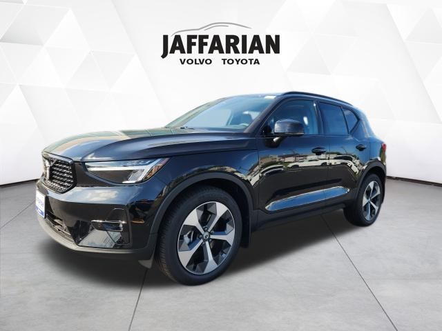 2026 Volvo XC40 Plus photo 2
