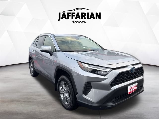 2024 Toyota RAV4 XLE's photo