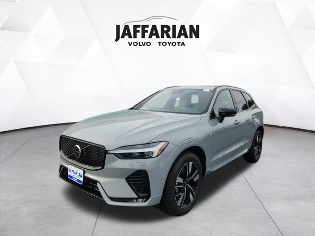 2026 Volvo XC60 B5 Plus photo 2