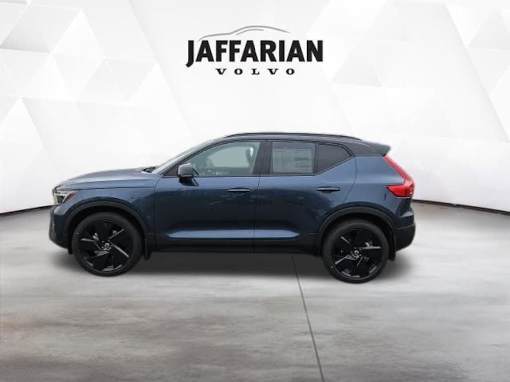 Used 2026 Volvo XC40 B5 Ultra Black Edition SUV