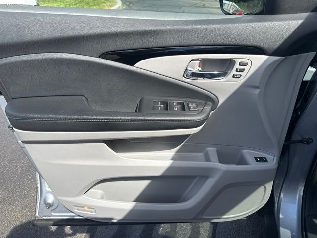 2017 Honda Pilot Touring - Photo 17