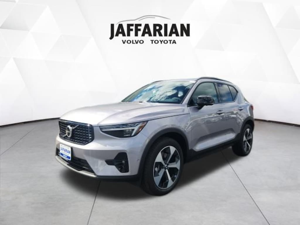 New 2026 Volvo XC40 B5 Plus SUV