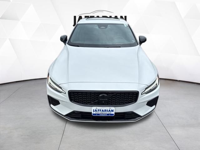 2025 Volvo S60 T8 Black Edition photo 3