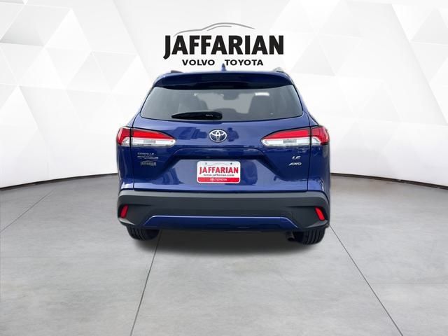 2024 Toyota Corolla Cross LE photo 4