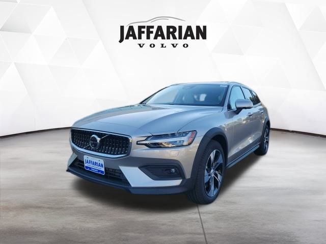 2026 Volvo V60 Cross Country Plus's photo
