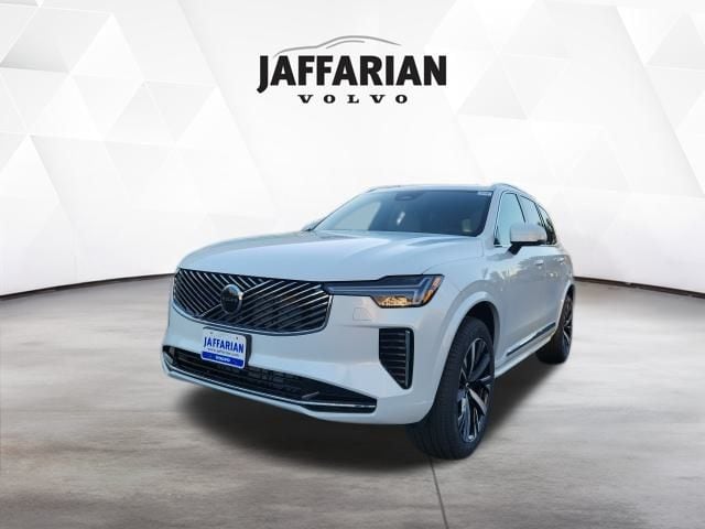 2026 Volvo XC90 Core's photo