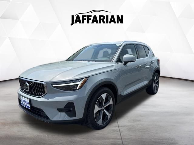 2025 Volvo XC40 B5 Plus Bright AWD's photo
