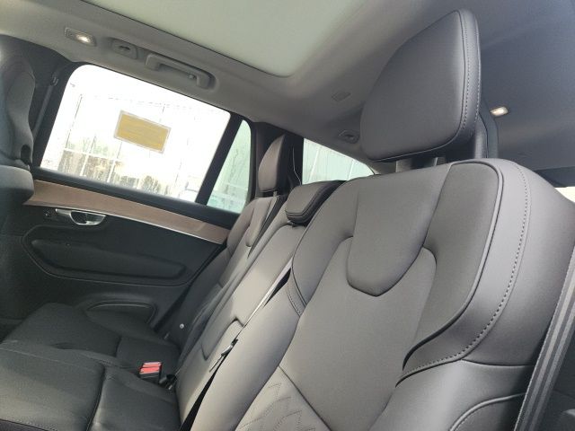 2026 Volvo XC90 Plus - Photo 6