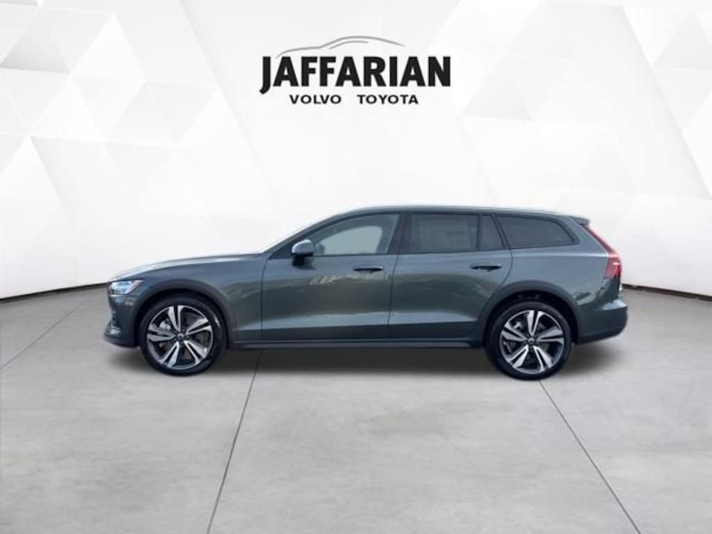 New 2026 Volvo V60 Cross Country B5 Plus Wagon