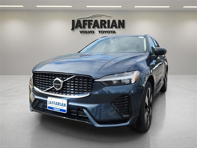 2025 Volvo XC60 plug-in hybrid T8 Plus SUV