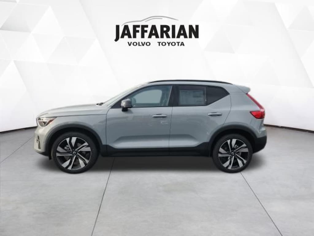 New 2026 Volvo XC40 B5 Plus SUV