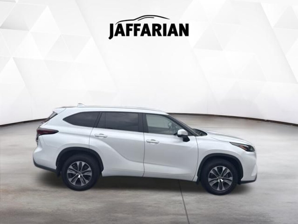 Used 2024 Toyota Highlander XLE SUV