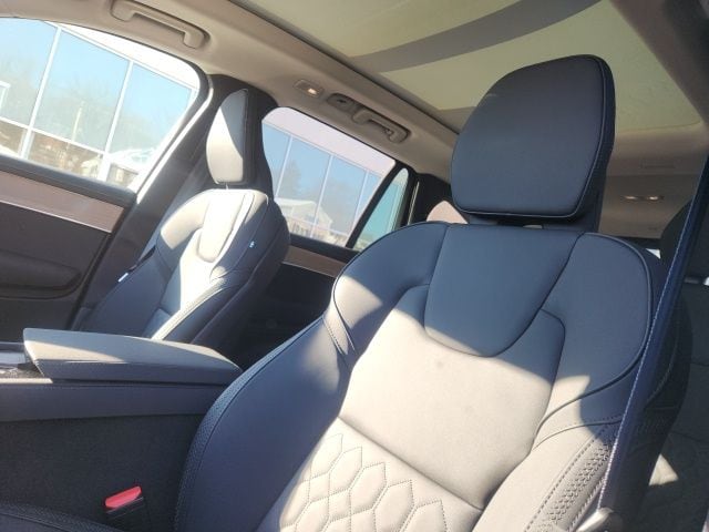 2026 Volvo XC90 Plus - Photo 7
