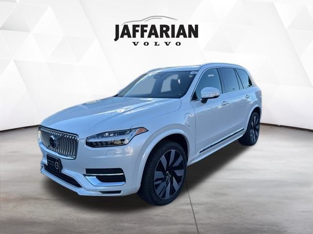 2024 Volvo XC90 Plus's photo