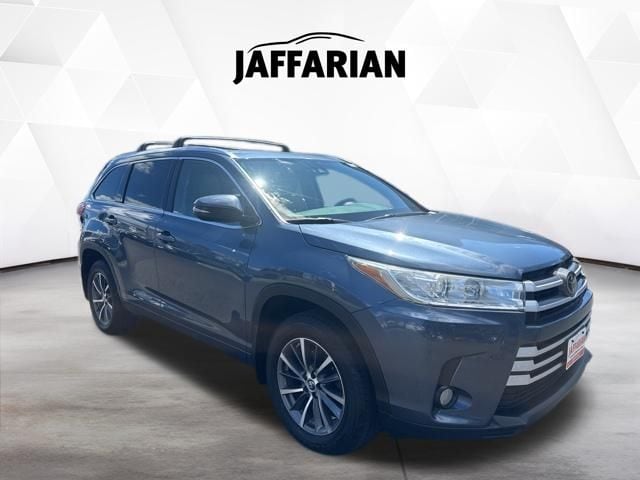 Used 2017 Toyota Highlander XLE with VIN 5TDJZRFH9HS522002 for sale in Haverhill, MA
