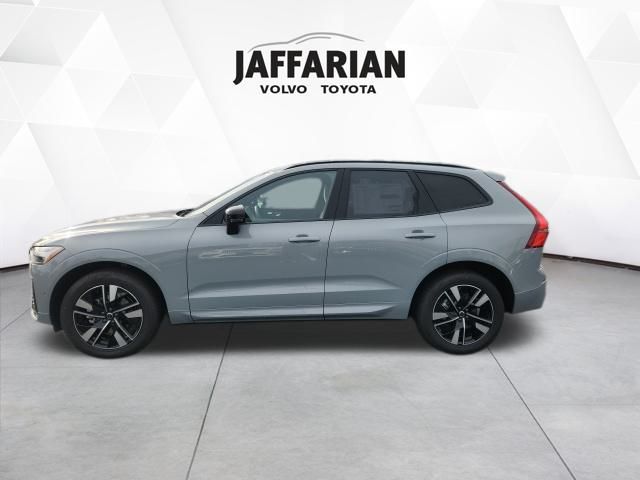 2026 Volvo XC60 B5 Plus photo 4