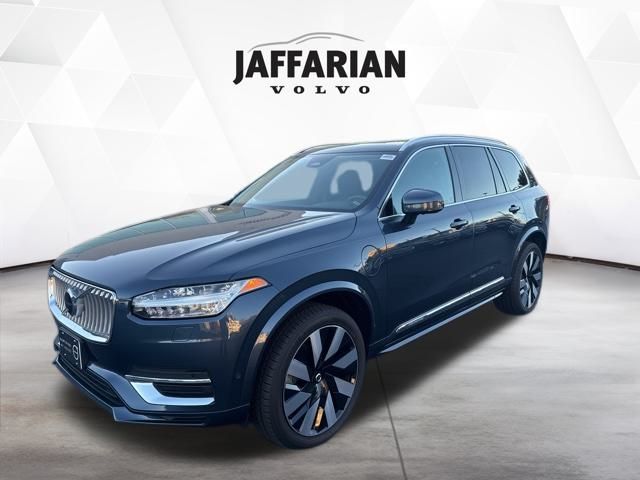 2024 Volvo XC90 Plus's photo