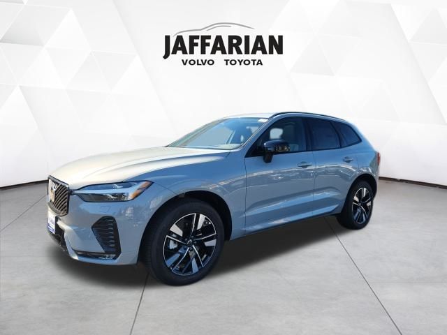 2026 Volvo XC60 B5 Core photo 3