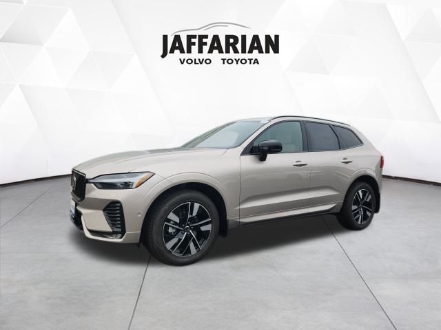 2026 Volvo XC60 B5 Plus photo 3