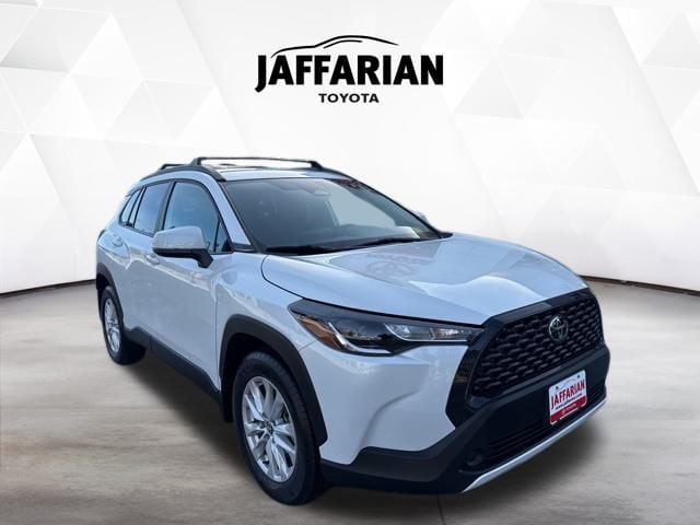 2023 Toyota Corolla Cross LE's photo