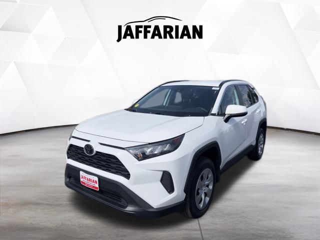 2020 Toyota RAV4 LE AWD's photo