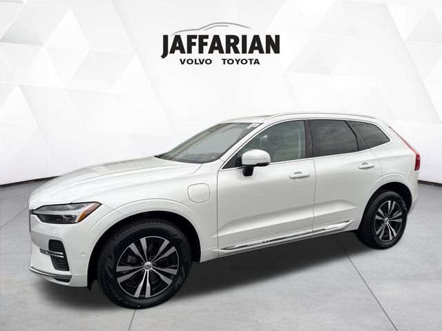2022 Volvo XC60 Recharge Hybrid T8 Inscription Expression photo 2