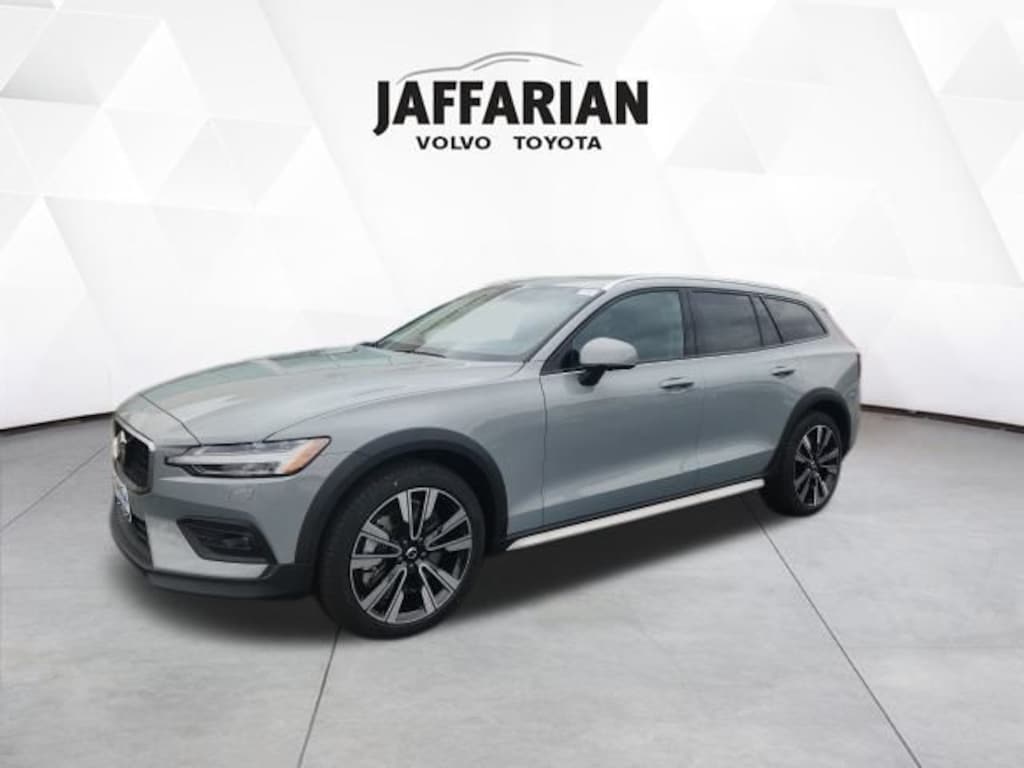 New 2026 Volvo V60 Cross Country B5 Ultra Wagon