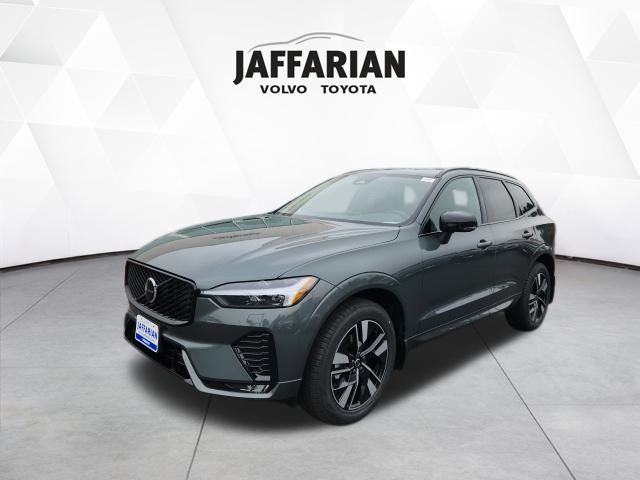 2026 Volvo XC60 B5 Core photo 2