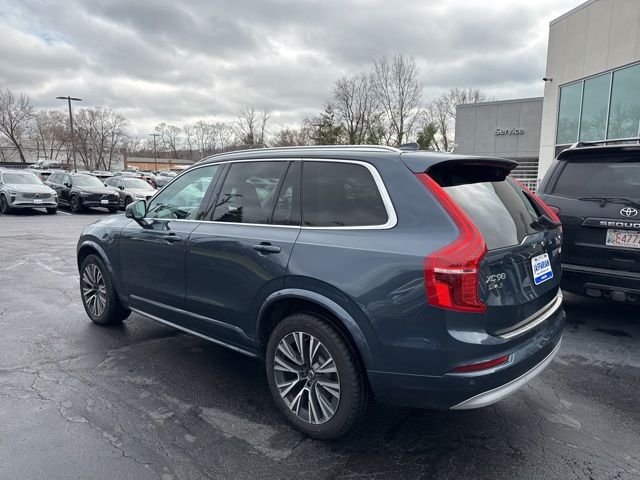 2022 Volvo XC90 T6 Momentum photo 4
