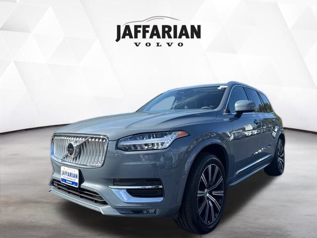 2023 Volvo XC90 Plus's photo