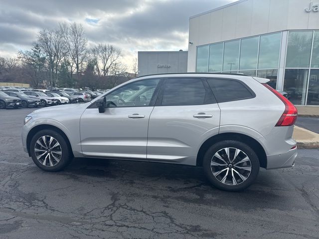 2023 Volvo XC60 B5 Plus photo 3
