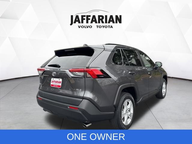 2019 Toyota RAV4 XLE photo 3