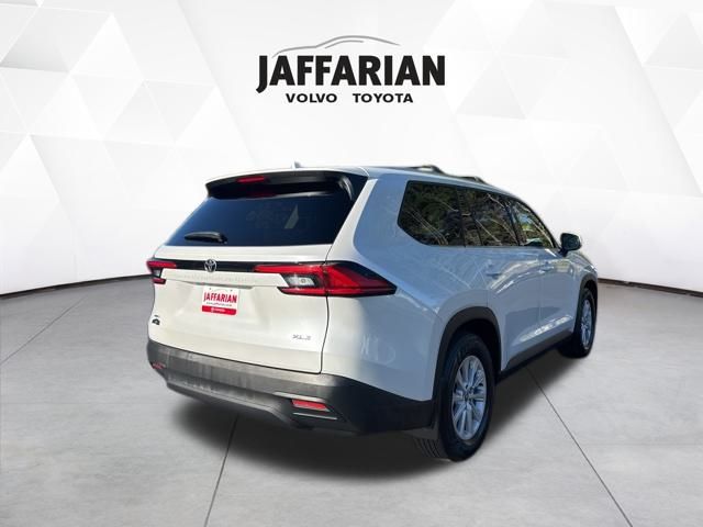 2024 Toyota Grand Highlander XLE photo 3