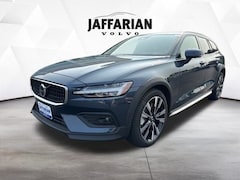 New 2026 Volvo V60 Cross Country B5 Ultra Wagon Haverhill, Massachusetts