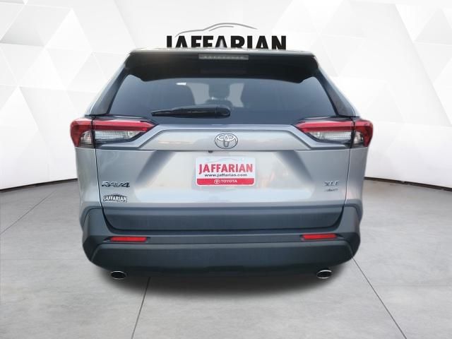 2020 Toyota RAV4 XLE Premium photo 3
