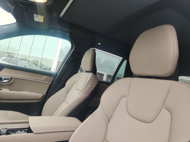 2026 Volvo XC90 Plus - Photo 8