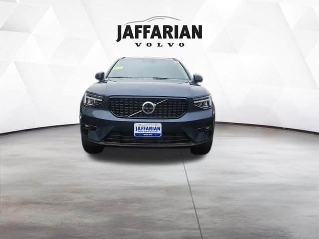 2026 Volvo XC40 B5 Plus Dark AWD's photo