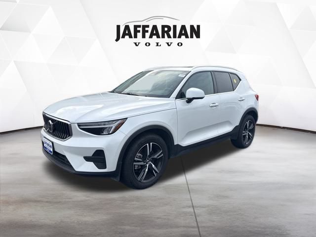 2025 Volvo XC40 Core's photo