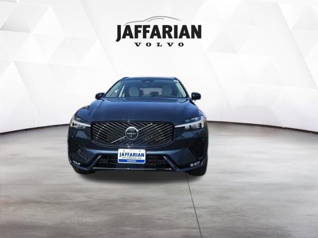 2026 Volvo XC60 B5 Ultra Dark AWD's photo