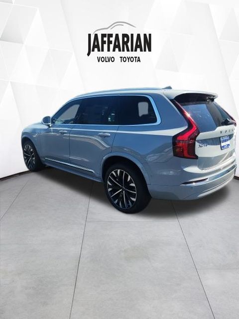 2026 Volvo XC90 B5 Plus photo 2