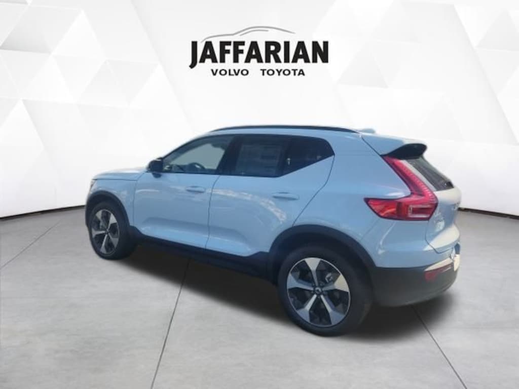 New 2026 Volvo XC40 B5 Plus SUV