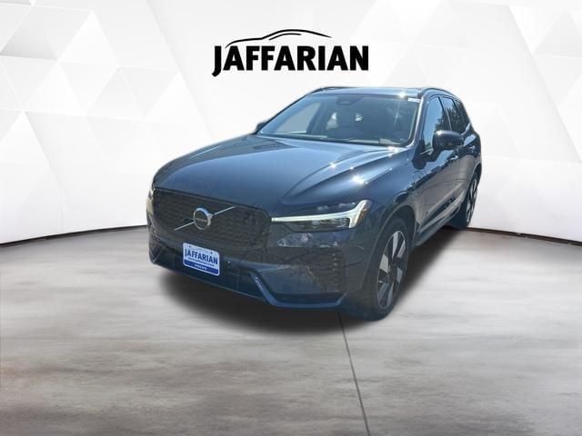 2024 Volvo XC60 T8 Plus Dark Theme AWD's photo