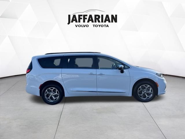 2023 Chrysler Pacifica Limited photo 2