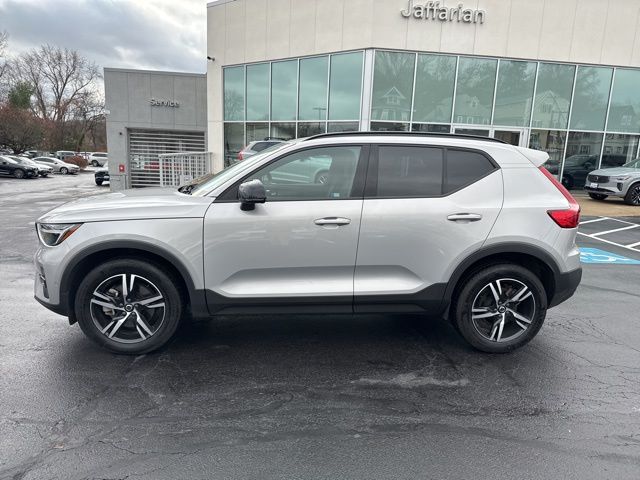 2023 Volvo XC40 Plus photo 3