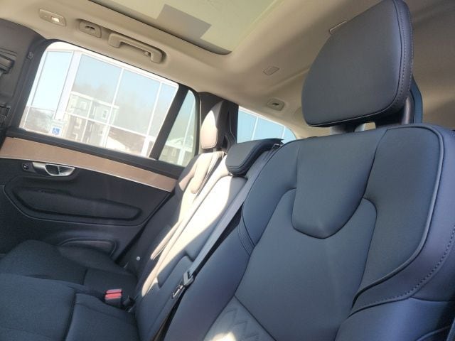 2026 Volvo XC90 Plus - Photo 6