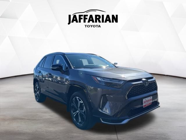 2024 Toyota RAV4 XSE's photo