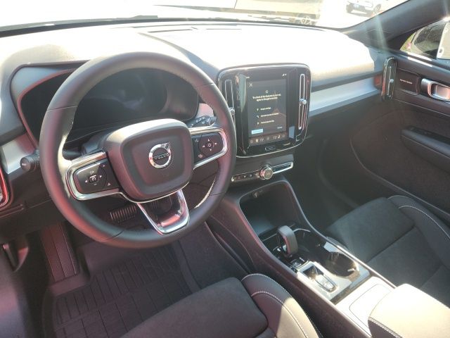 2026 Volvo XC40 Ultra Black Edition - Photo 9