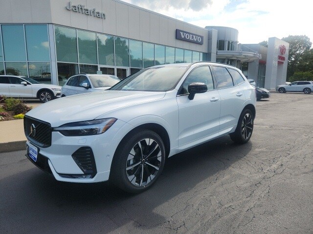 2026 Volvo XC60 B5 Plus photo 2